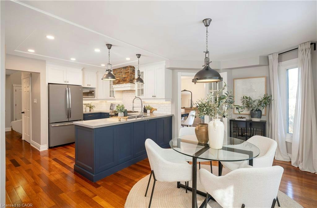 2253 Towne Boulevard, Oakville, ON, L6H 5J9