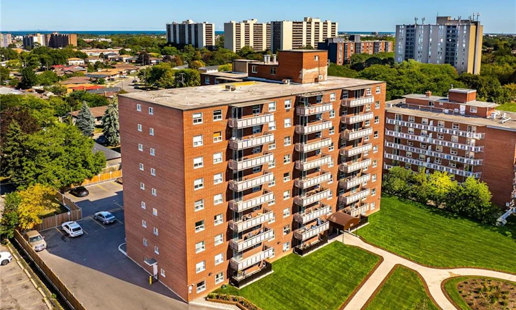 604-851 Queenston Road