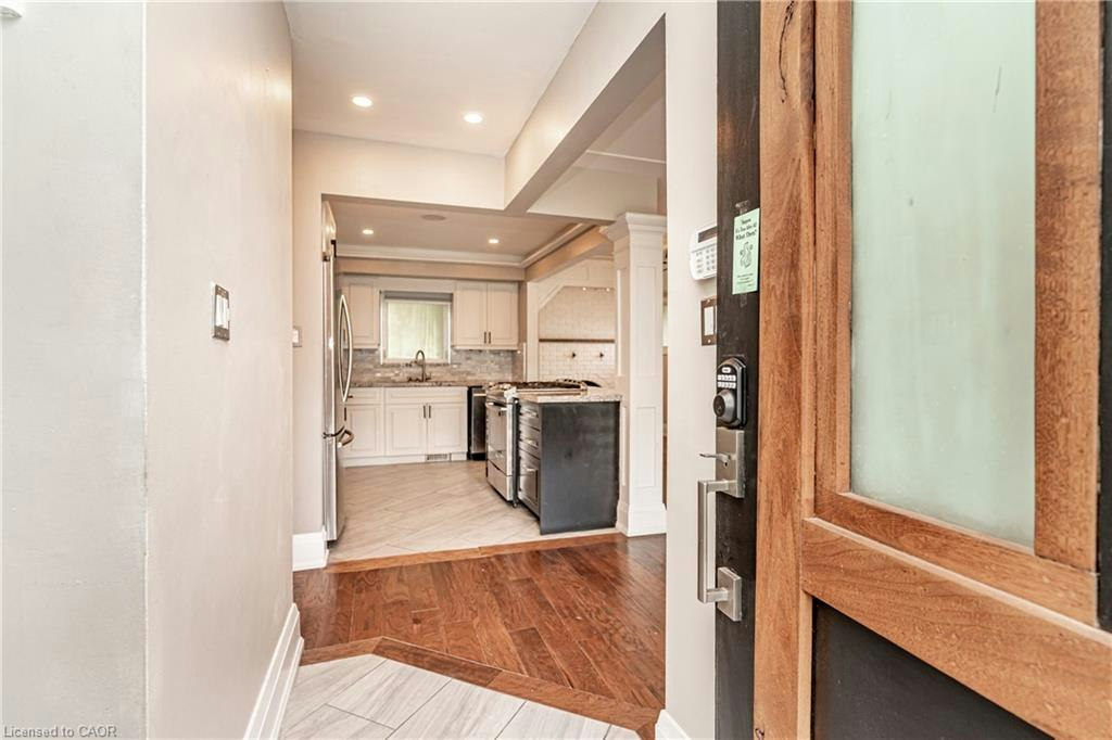 (main level)-33 Kenwood Crescent, Hamilton, ON, L8T 1W3 - 3
