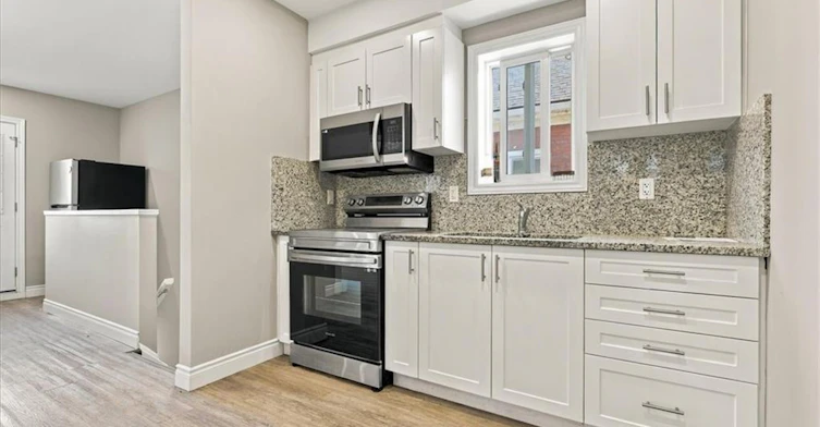Upper-17 Eby Street S, Kitchener, ON, N2G 3K6 - 6