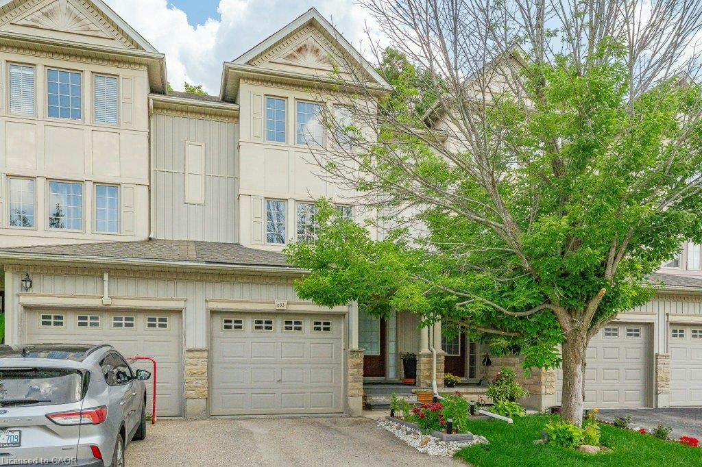 E33-110 Activa Avenue, Kitchener, ON, N2E 4K4