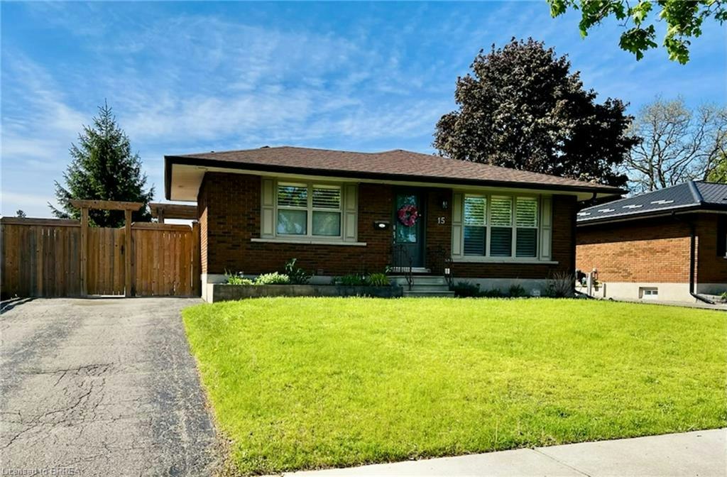 15 Blueridge Crescent, Brantford, ON, N3R 5E6