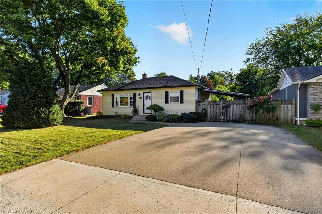 416 Bartlett Avenue, Grimsby, ON, L3M 2N4