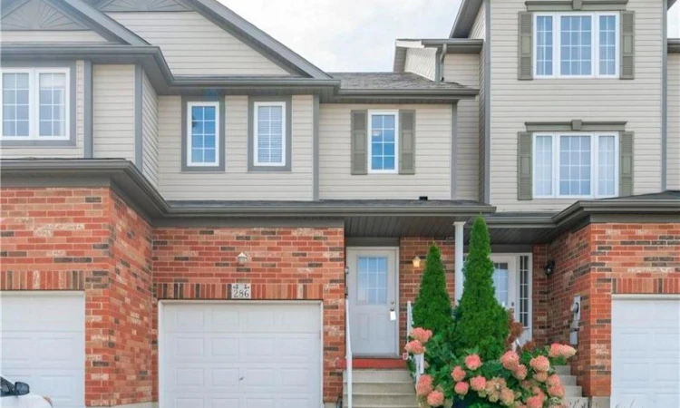 286 Sophia Crescent