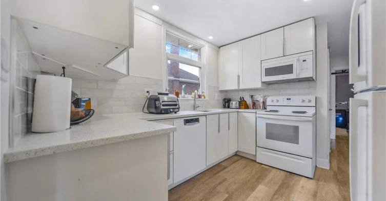 Upper-146 Glencarry Avenue, Hamilton, ON, L8K 3R8 - 12