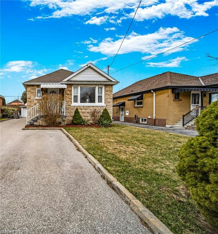 Upper-146 Glencarry Avenue, Hamilton, ON, L8K 3R8
