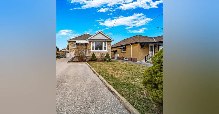 Upper-146 Glencarry Avenue, Hamilton, ON, L8K 3R8