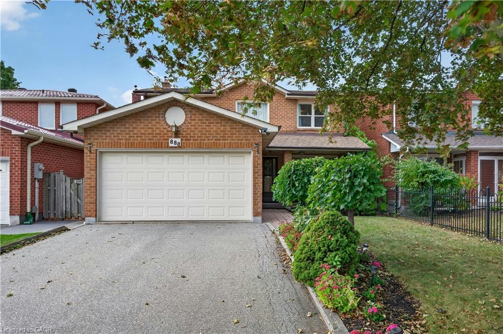 888 Messenger Meadow Drive, Mississauga, ON, L5C 3T2