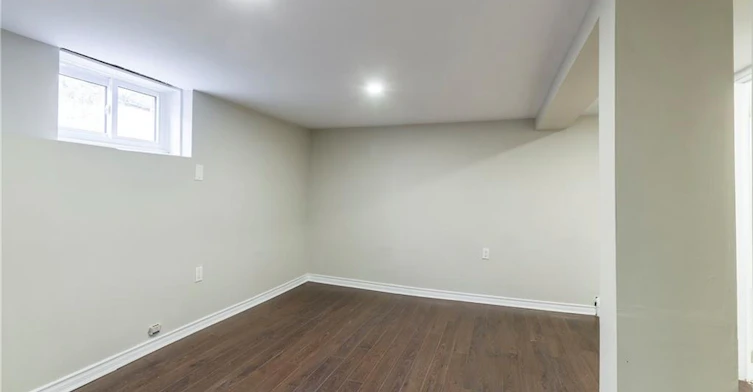 Lower-146 Glencarry Avenue, Hamilton, ON, L8K 3R8 - 12