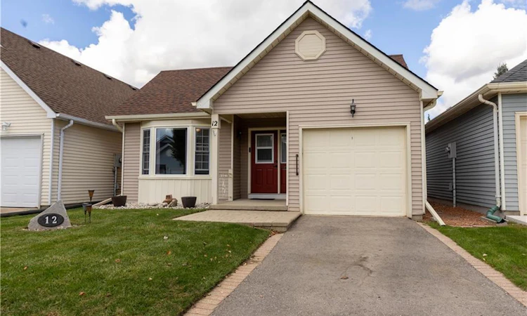 12 Hawkins Crescent