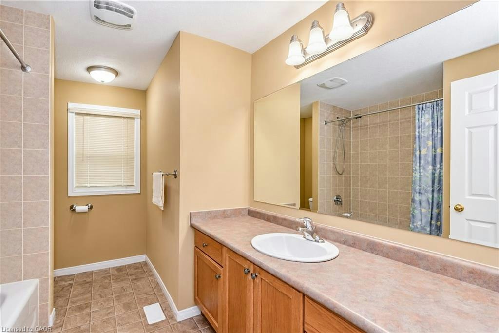16 Frankfurt Street, Kitchener, ON, N2R 1T5 - 18