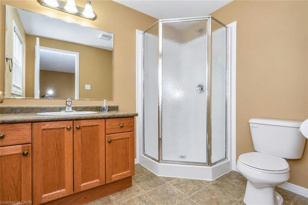 16 Frankfurt Street, Kitchener, ON, N2R 1T5 - 17
