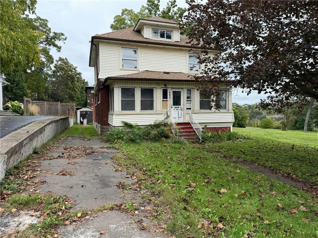 4445 John Street, Niagara Falls, ON, L2E 1A4