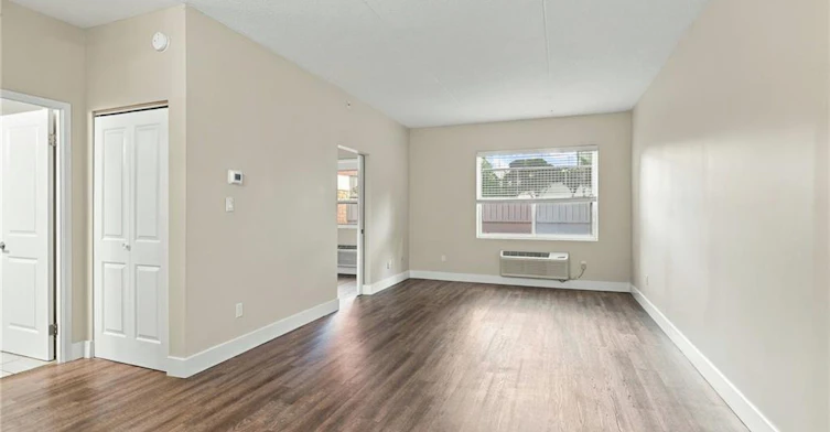 202-149 Main Street W, Hamilton, ON, L8P 1H9 - 13
