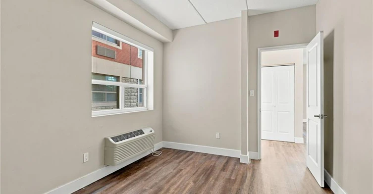 202-149 Main Street W, Hamilton, ON, L8P 1H9 - 16