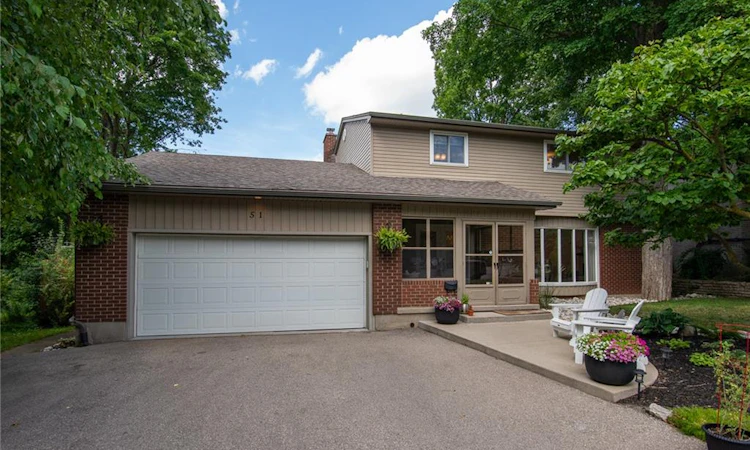 51 Murrayhill Court