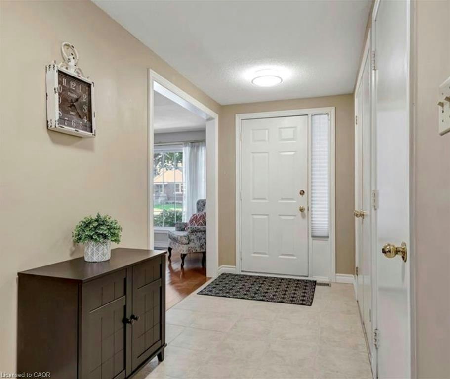 Upper-8 Lowell Street S, Cambridge, ON, N1R 5C7 - 2