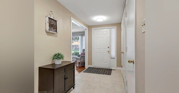 Upper-8 Lowell Street S, Cambridge, ON, N1R 5C7 - 2