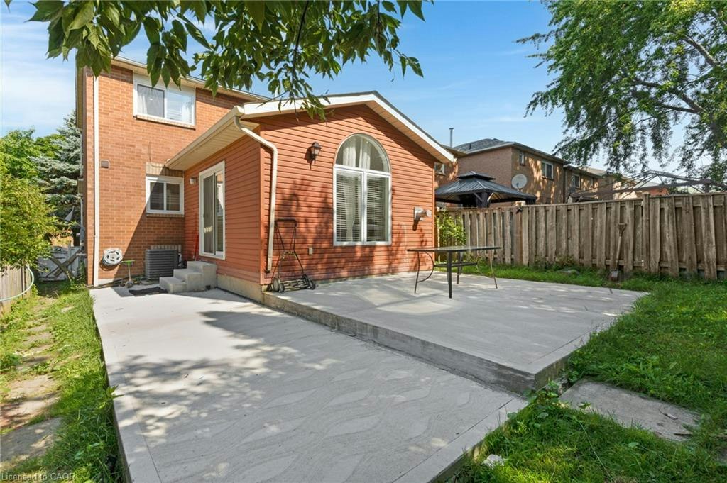 100 Anglerock Drive, Cambridge, ON, N1T 1L9 - 3
