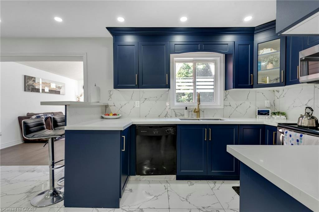 100 Anglerock Drive, Cambridge, ON, N1T 1L9 - 9