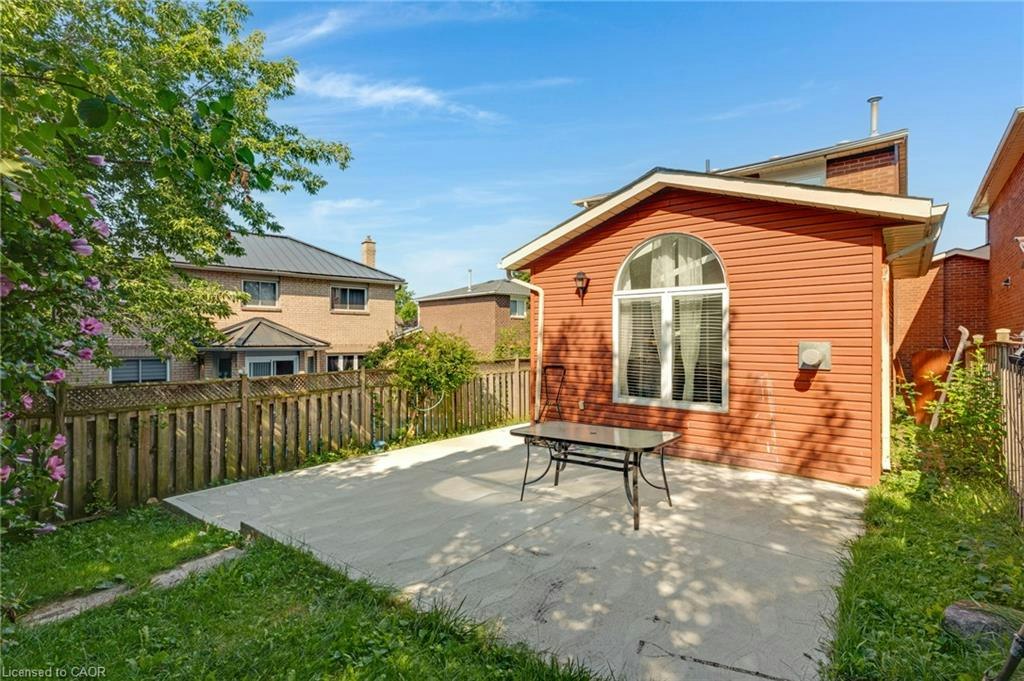 100 Anglerock Drive, Cambridge, ON, N1T 1L9 - 4