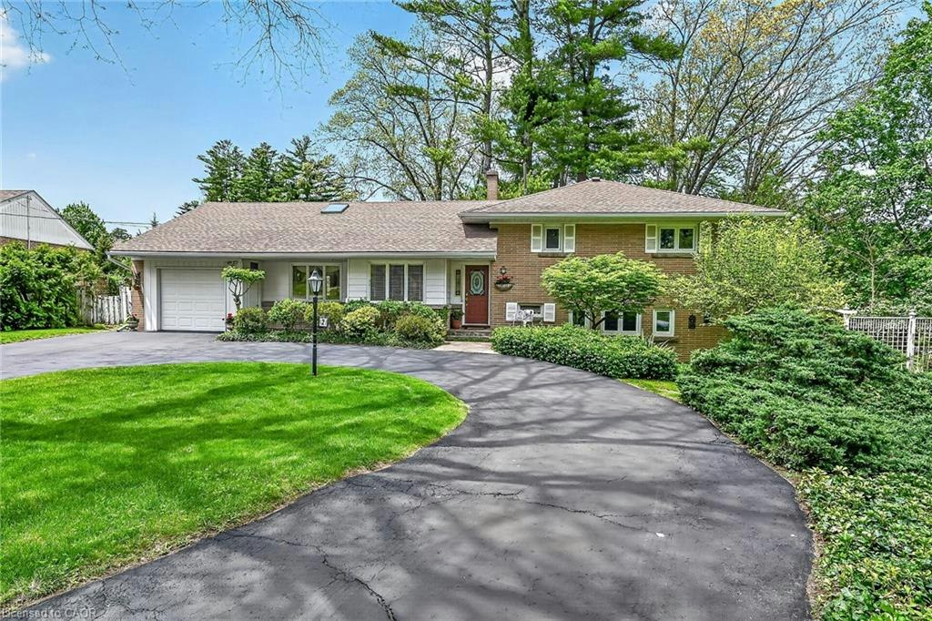 2 Summit Circle, Norfolk County, ON, N3Y 3K8