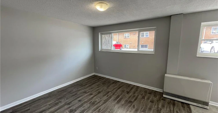 2-15 Empire Street, Welland, ON, L3B 2L3 - 2