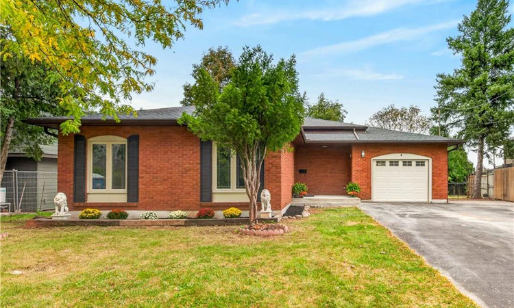 4 Woodcrest Drive