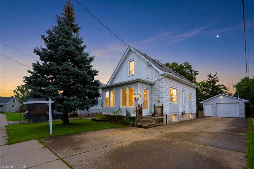 3 1/2 Dundonald Street, St. Catharines, ON, L2P 2A8