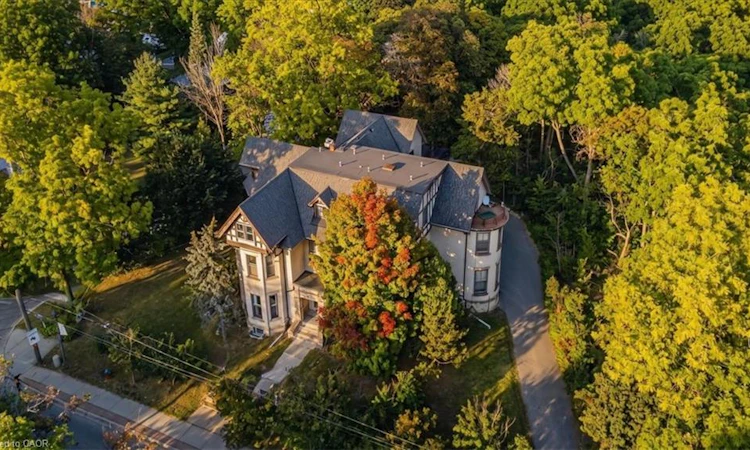 139 Main Street S