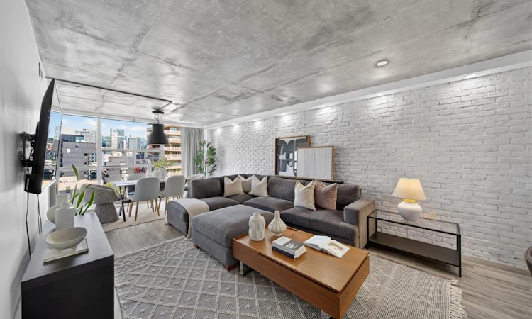 1603-705 King Street W