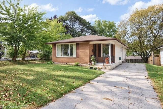 90 Pepperwood Crescent, Kitchener, ON, N2A 2R3