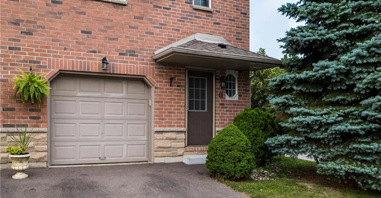 11-39 Pinewoods Drive, Hamilton, ON, L8J 3Z3