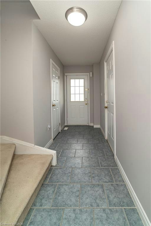 11-39 Pinewoods Drive, Hamilton, ON, L8J 3Z3 - 11