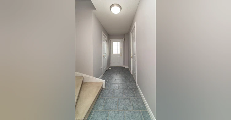 11-39 Pinewoods Drive, Hamilton, ON, L8J 3Z3 - 11