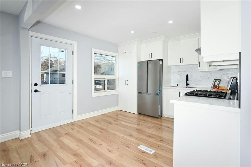Upper-213 East 28th Street, Hamilton, ON, L8V 3H9 - 3