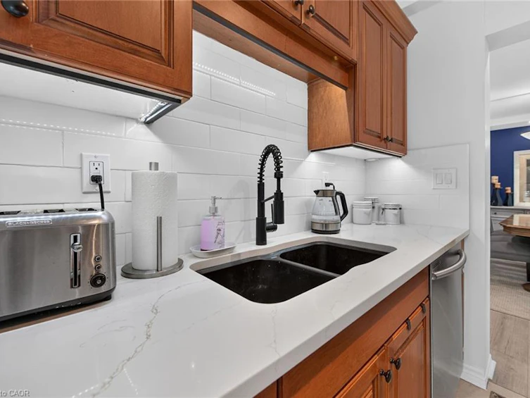 101-28 Robinson Street N, Grimsby, ON, L3M 3C9 - 33