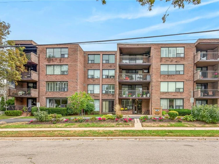 101-28 Robinson Street N, Grimsby, ON, L3M 3C9 - 2