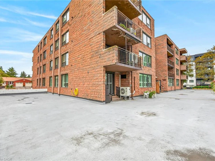 101-28 Robinson Street N, Grimsby, ON, L3M 3C9 - 48