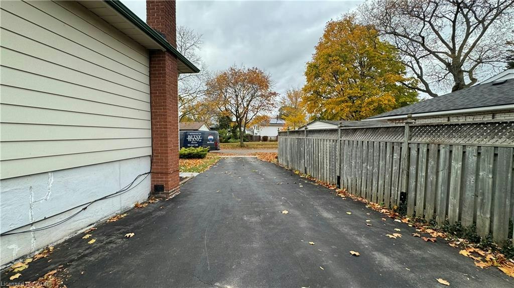 5440 Windermere Drive, Burlington, ON, L7L 3M5 - 3