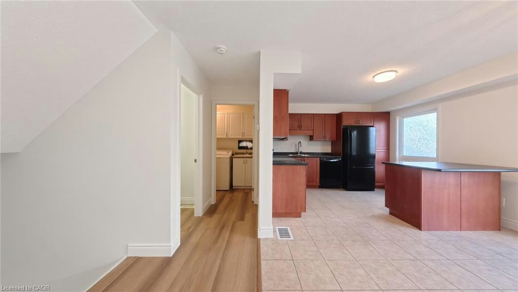 250 Parkvale Drive, Kitchener, ON, N2R 1Y8 - 6