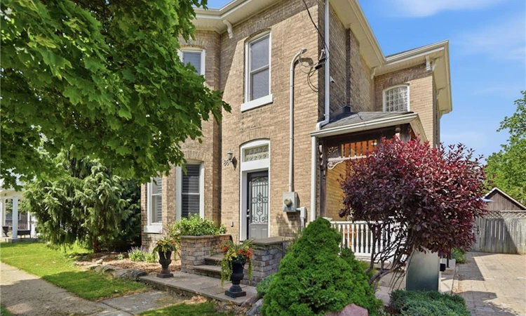 86 Oak Street