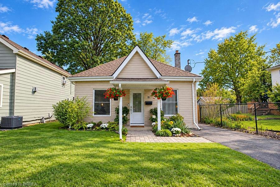 11 Stirton Avenue, Brantford, ON, N3T 1E2