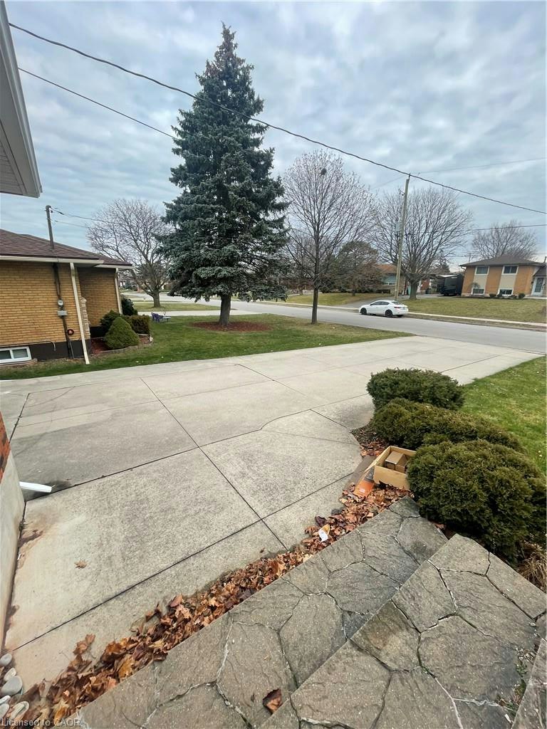 23 Woodsview Avenue, Grimsby, ON, L3M 3S7 - 2