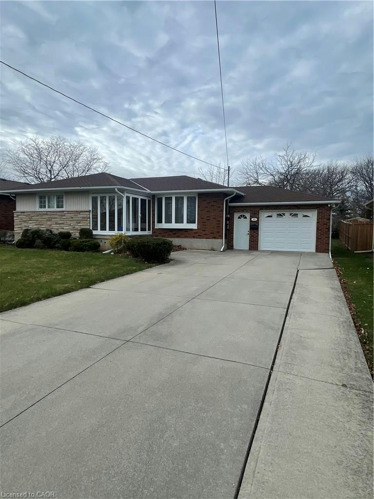 23 Woodsview Avenue, Grimsby, ON, L3M 3S7
