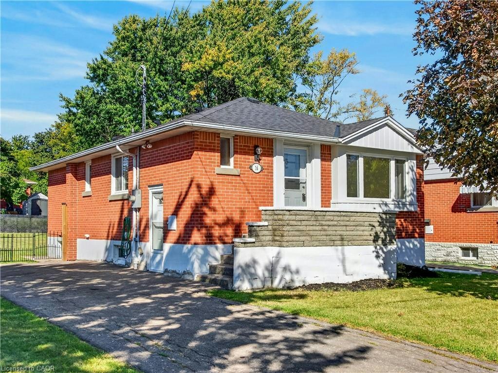 16 Nottingham Avenue, Hamilton, ON, L8T 3N5