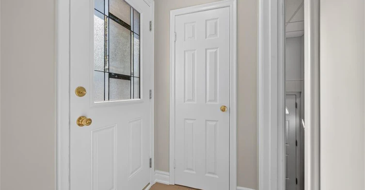 16 Nottingham Avenue, Hamilton, ON, L8T 3N5 - 2