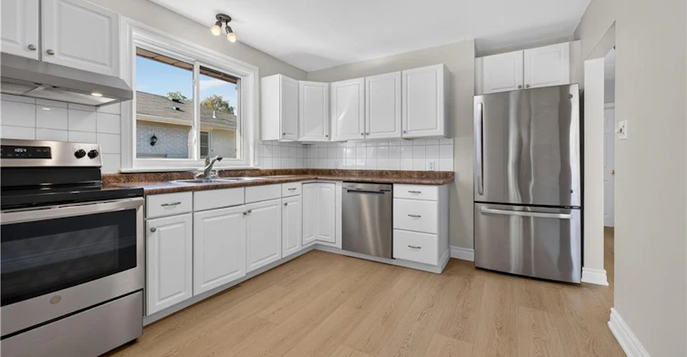 16 Nottingham Avenue, Hamilton, ON, L8T 3N5 - 9