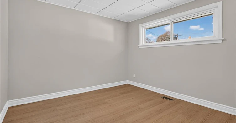 16 Nottingham Avenue, Hamilton, ON, L8T 3N5 - 16