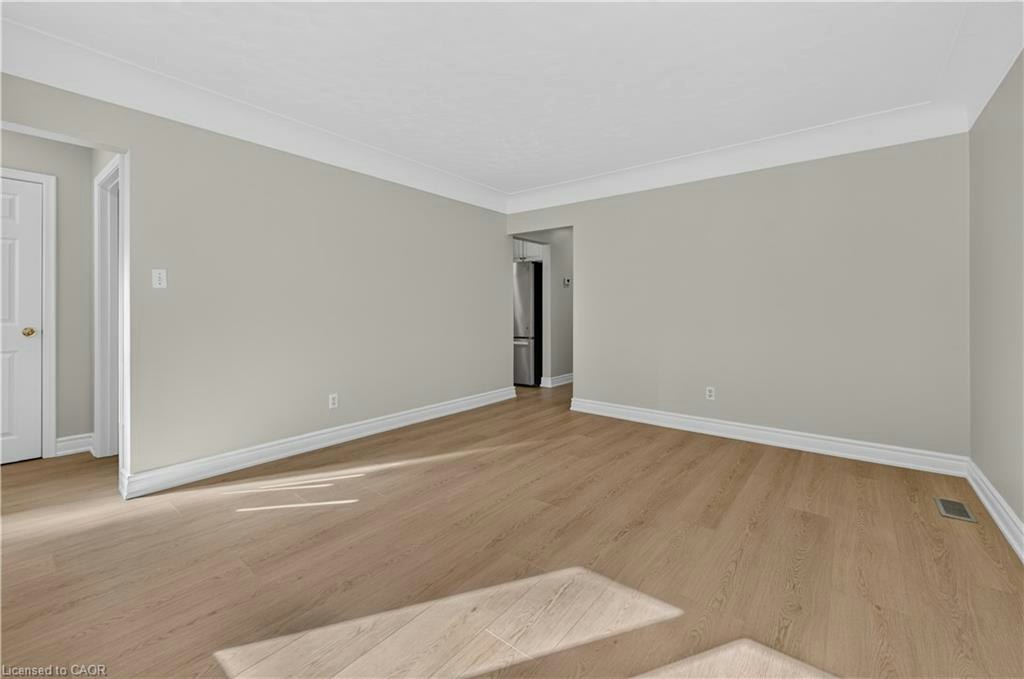 16 Nottingham Avenue, Hamilton, ON, L8T 3N5 - 7